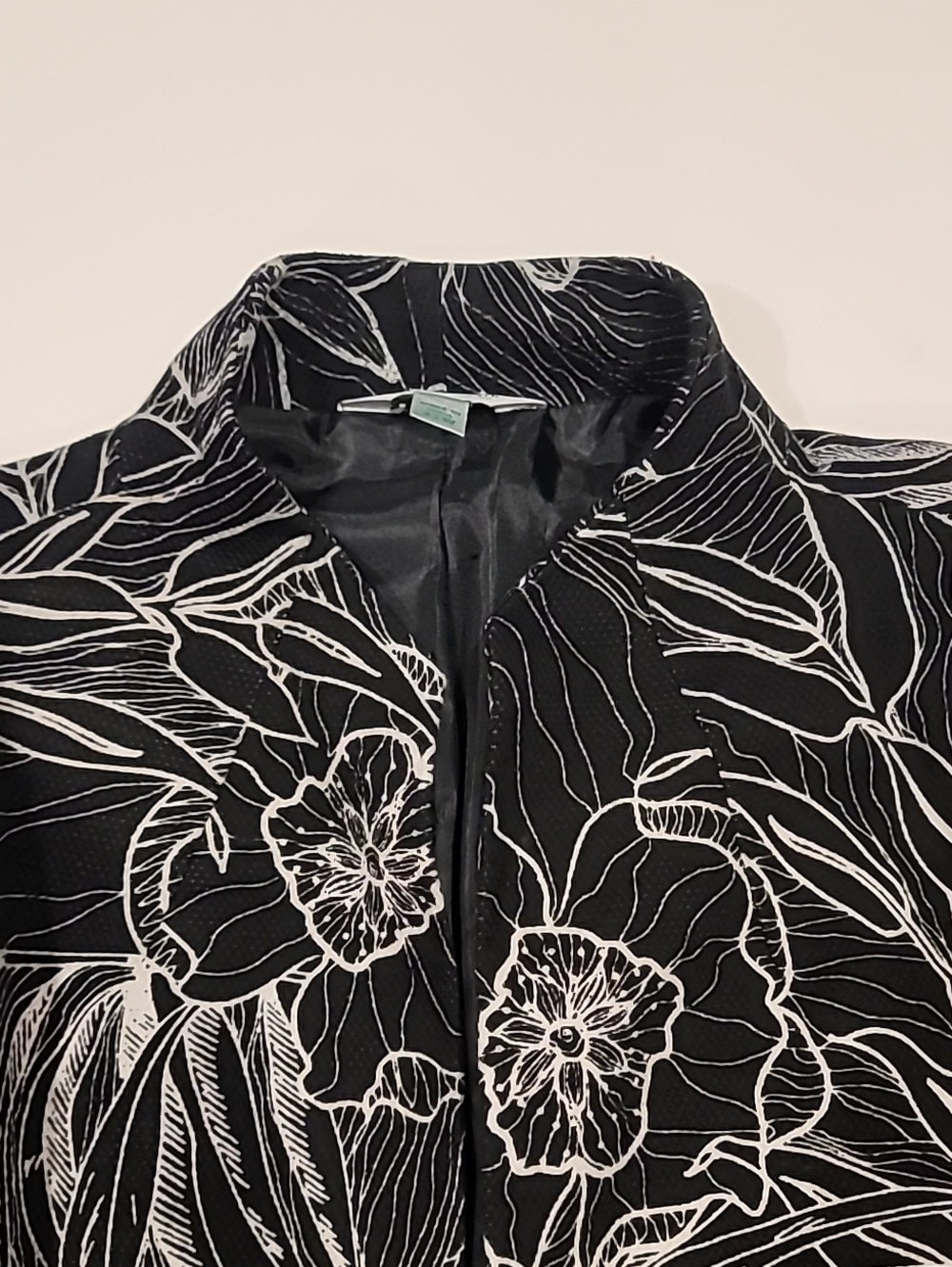 Austin Reed Black and White Floral. Open Front Jacket 22W - Picture 7 of 12